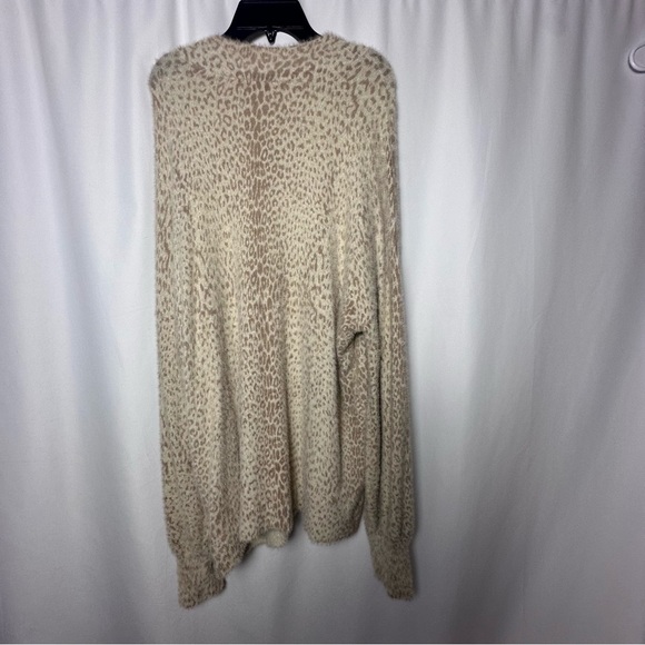 Chico's Beige Animal Print Sweater size 3 XL Eyelash Super Soft - Picture 3 of 7